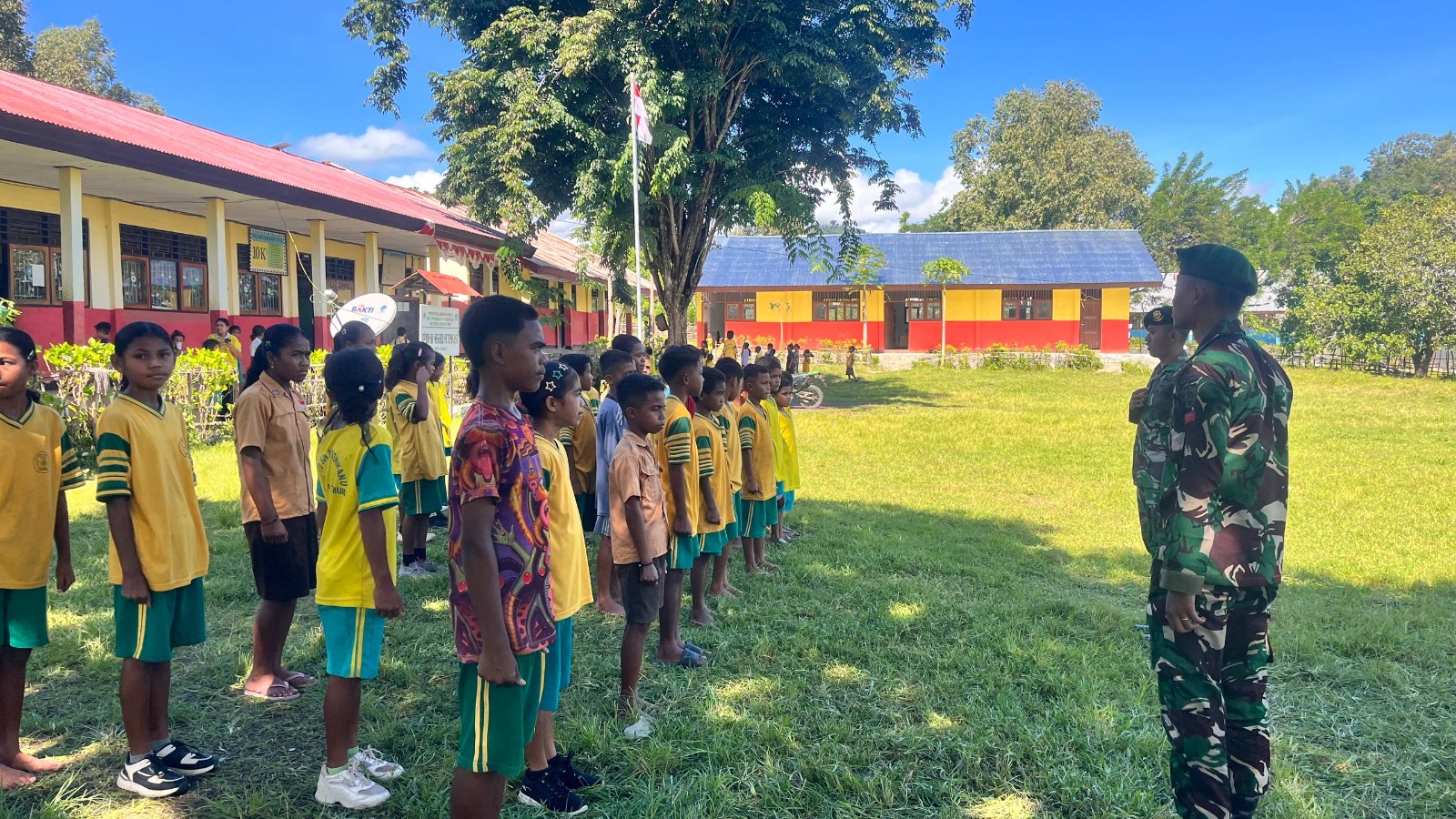 TNI Tanamkan Disiplin di Perbatasan, Siswa Netemnanu Dilatih PBB dan Kepemimpinan